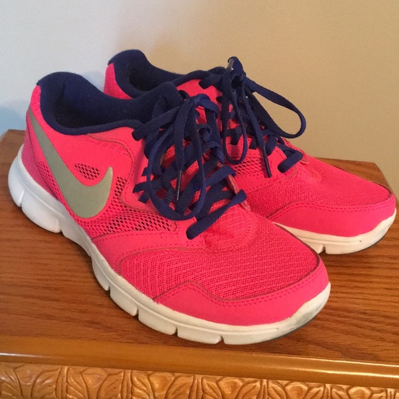 Nike Shoes - Nike tennis shoes